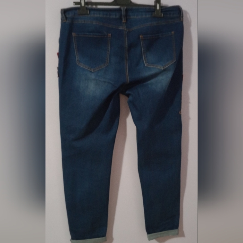 Embroidered Floral Women's Jeans - Picture 3 of 12